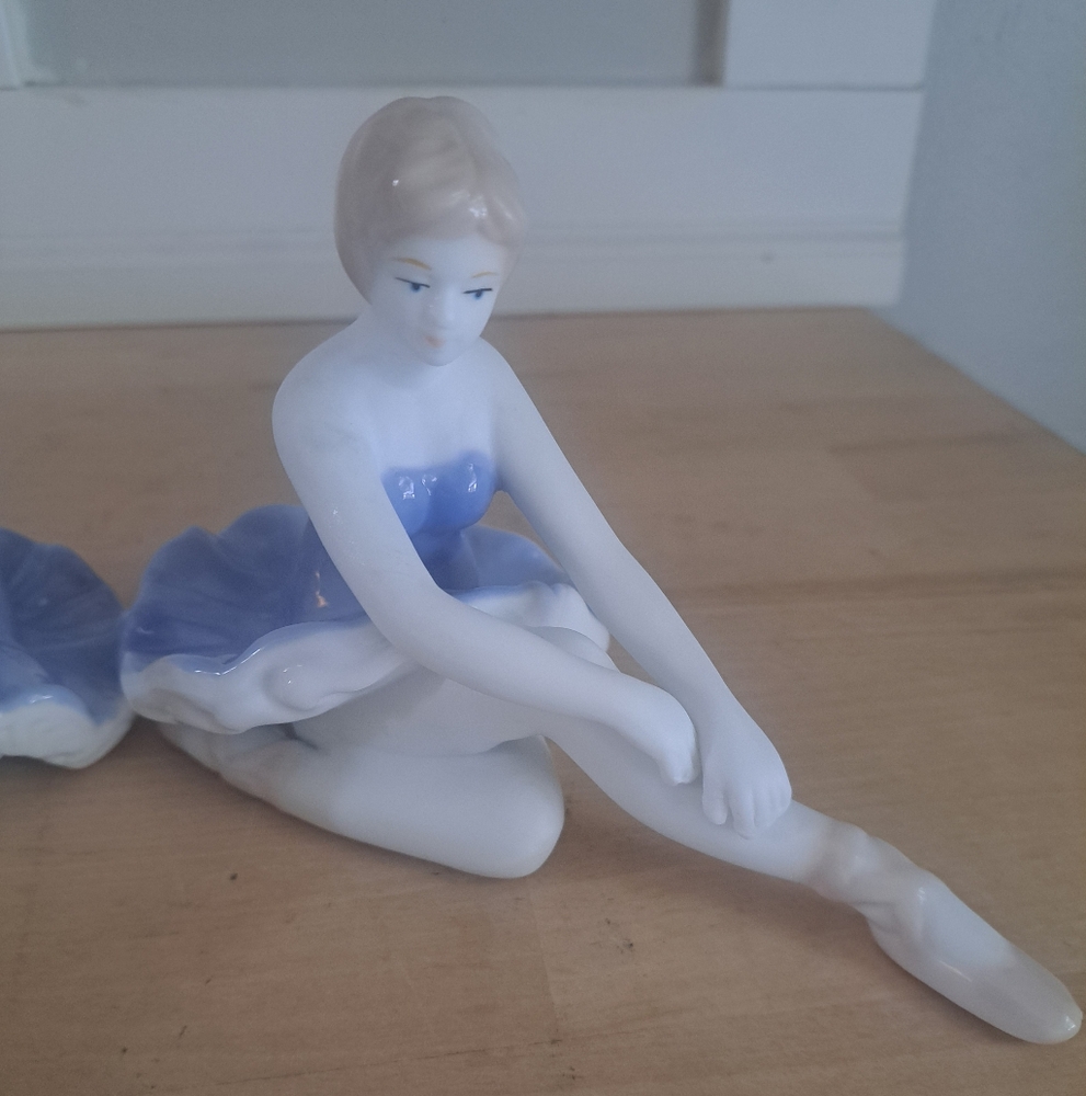 Kalique 2000 Fine Porcelain Ballerina Figurines – Set of 3 - Picture 4 of 6